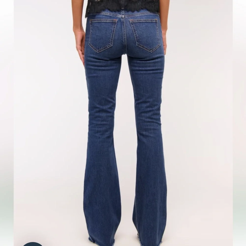 NWOT Abercrombie & Fitch Mid Rise Bootcut Frayed Hem Jeans Size 29 Short - Picture 4 of 9